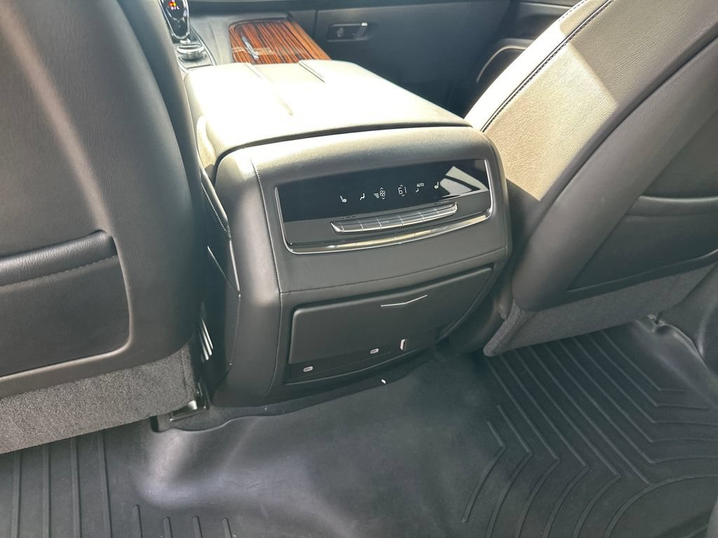Used 2021 Cadillac Escalade Premium Luxury AWD/4WD image 31