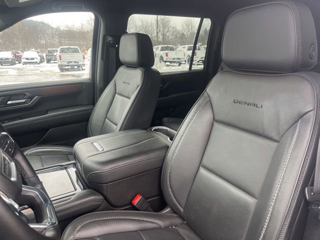 Used 2025 GMC Yukon XL Denali image 12