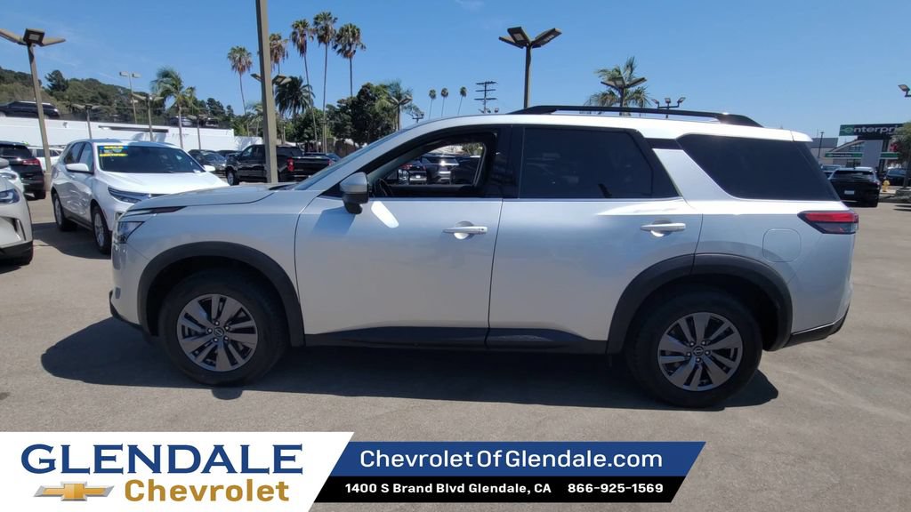Used 2025 Nissan Pathfinder SV FWD image 5