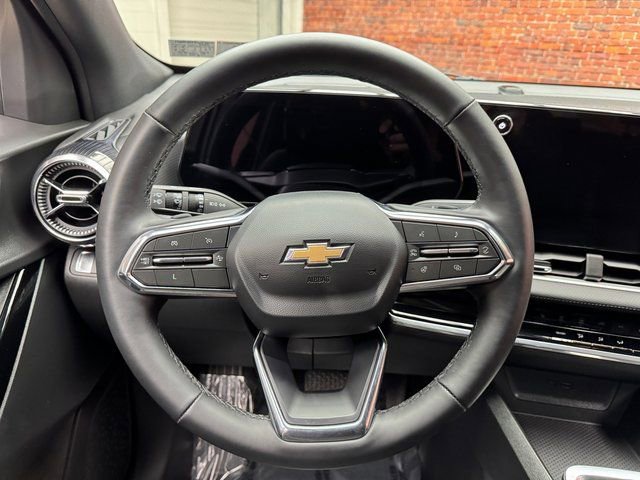 Used 2025 Chevrolet Equinox LT w/ Safety and Technology Package image 14