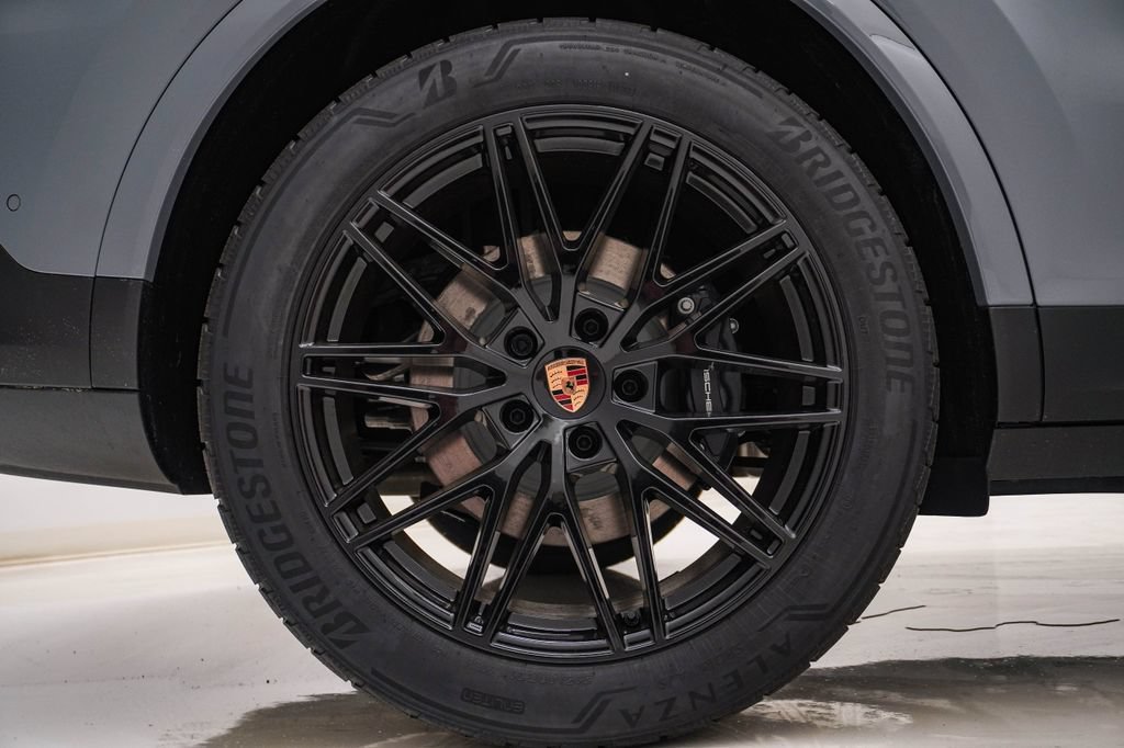 New 2026 Porsche Cayenne Coupe AWD/4WD image 10