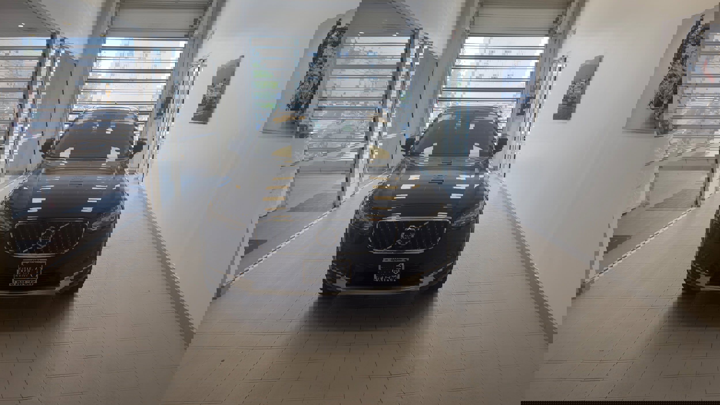 Used 2024 Volvo V90 B6 Cross Country Plus image 2