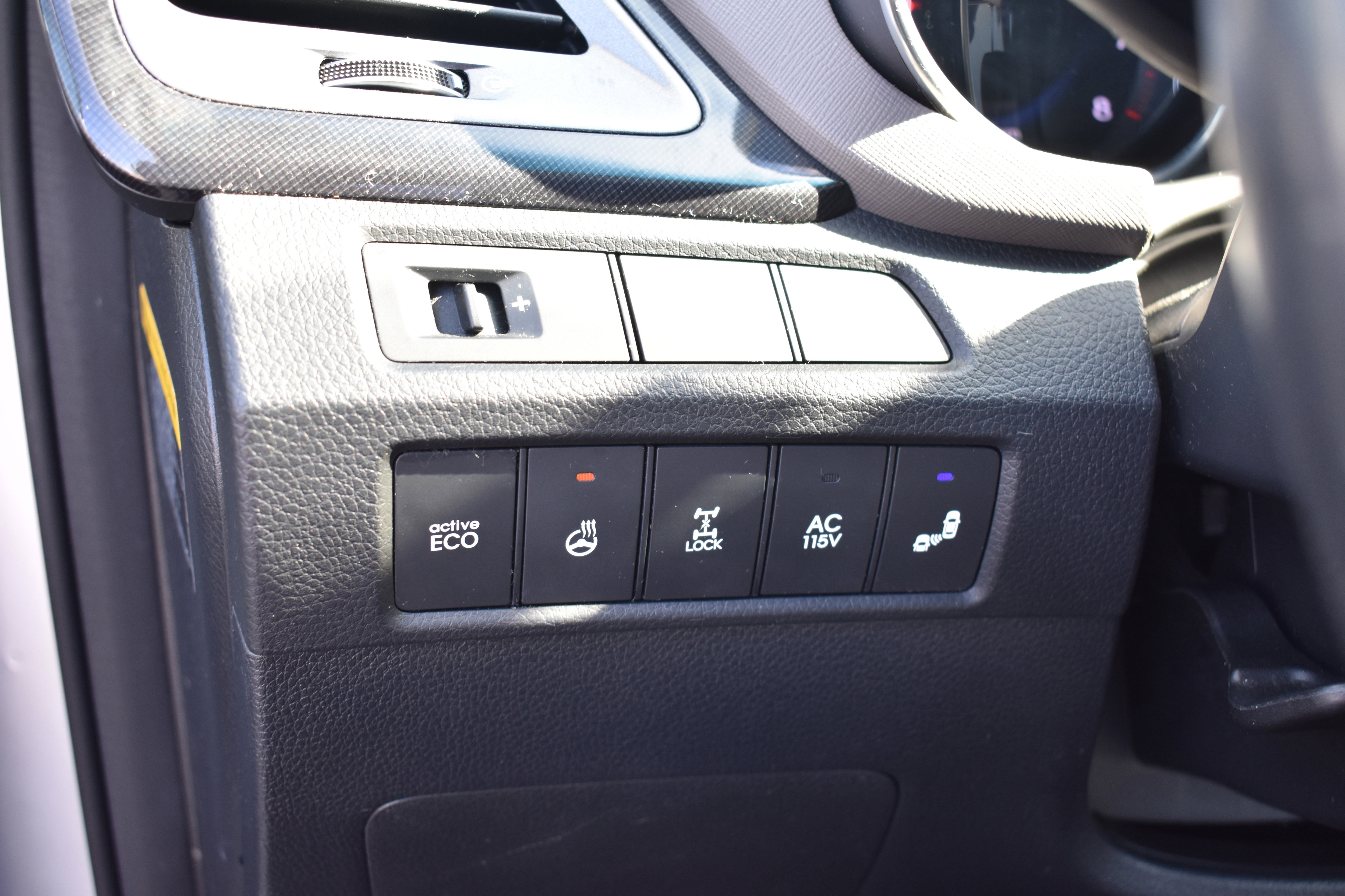 Used 2016 Hyundai Santa Fe Limited w/ Option Group 04 image 17