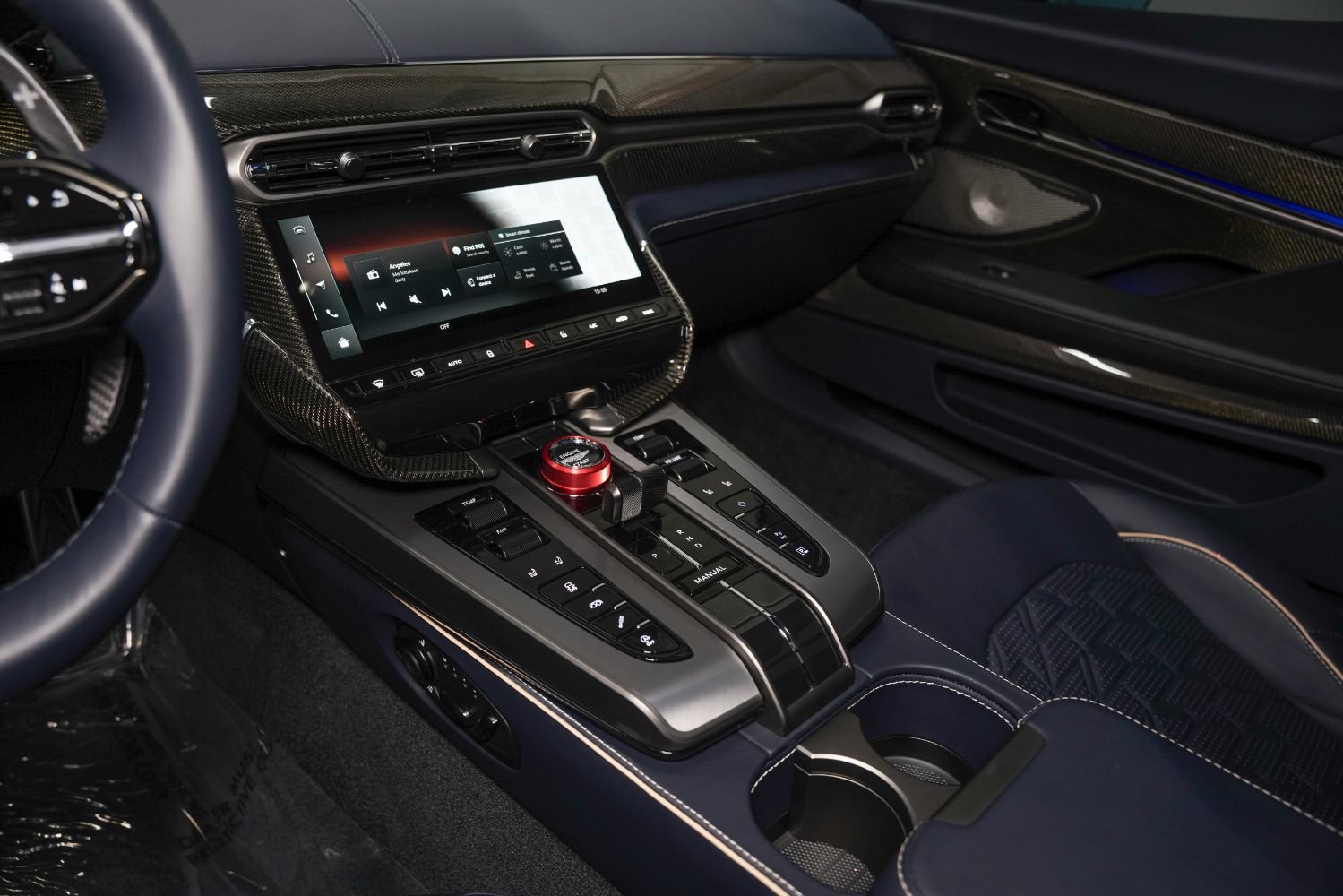 Used 2025 Aston Martin Vanquish RWD image 47