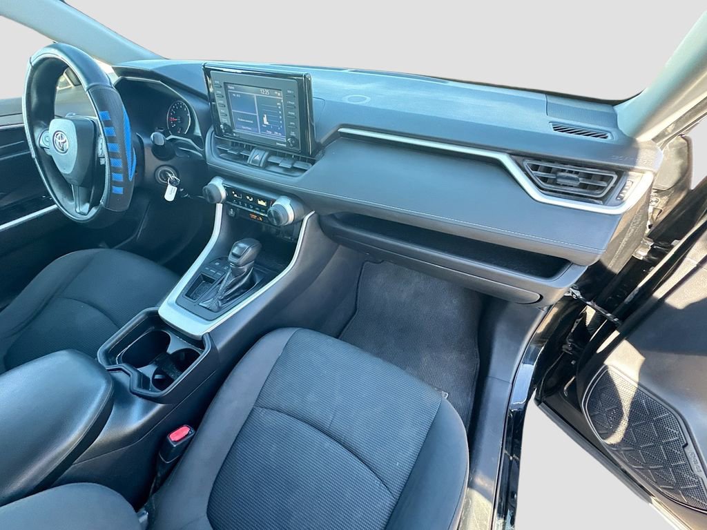 Used 2021 Toyota RAV4 LE image 19