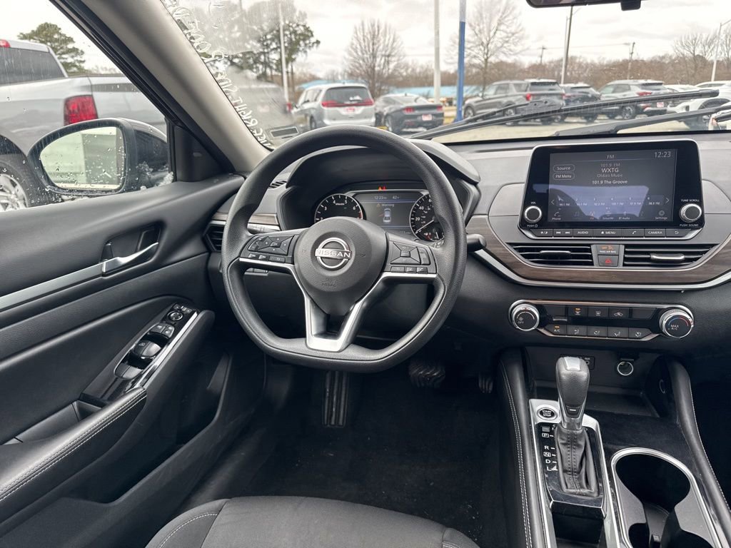 Used 2023 Nissan Altima 2.5 SV image 9
