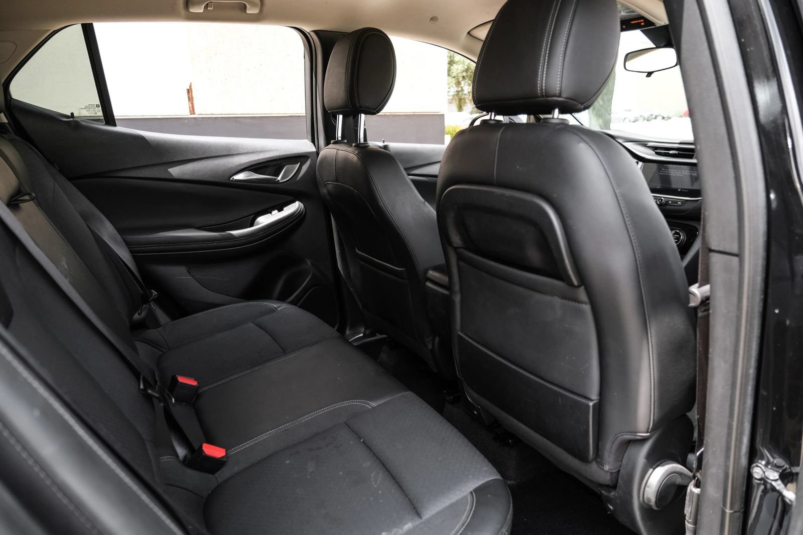 Used 2023 Buick Encore GX Select w/ Sport Touring Package FWD image 34