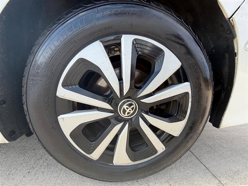 Used 2017 Toyota Prius Prime Advanced image 18