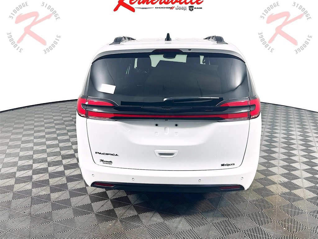 New 2025 Chrysler Pacifica Select w/ Uconnect Theater Family Group image 6