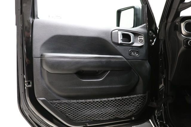 Used 2018 Jeep Wrangler Unlimited Sahara w/ Cold Weather Group image 20