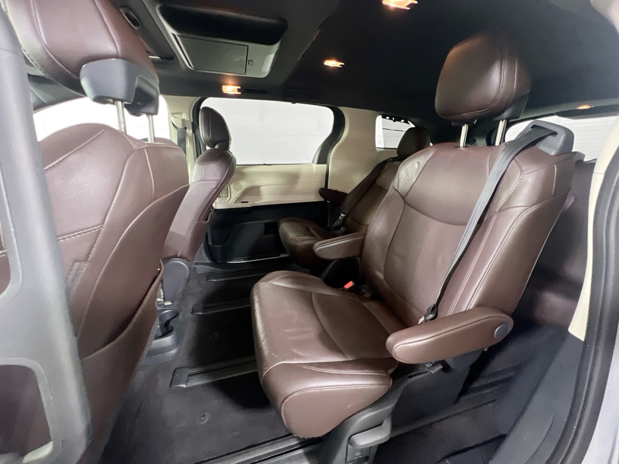 Used 2021 Toyota Sienna Platinum AWD/4WD image 25
