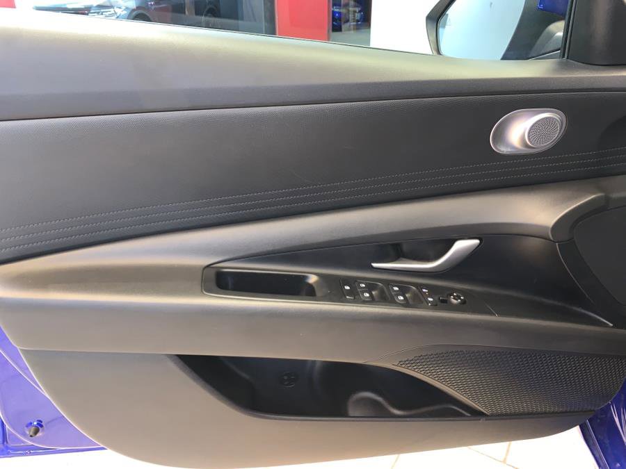 Used 2024 Hyundai Elantra SEL image 15