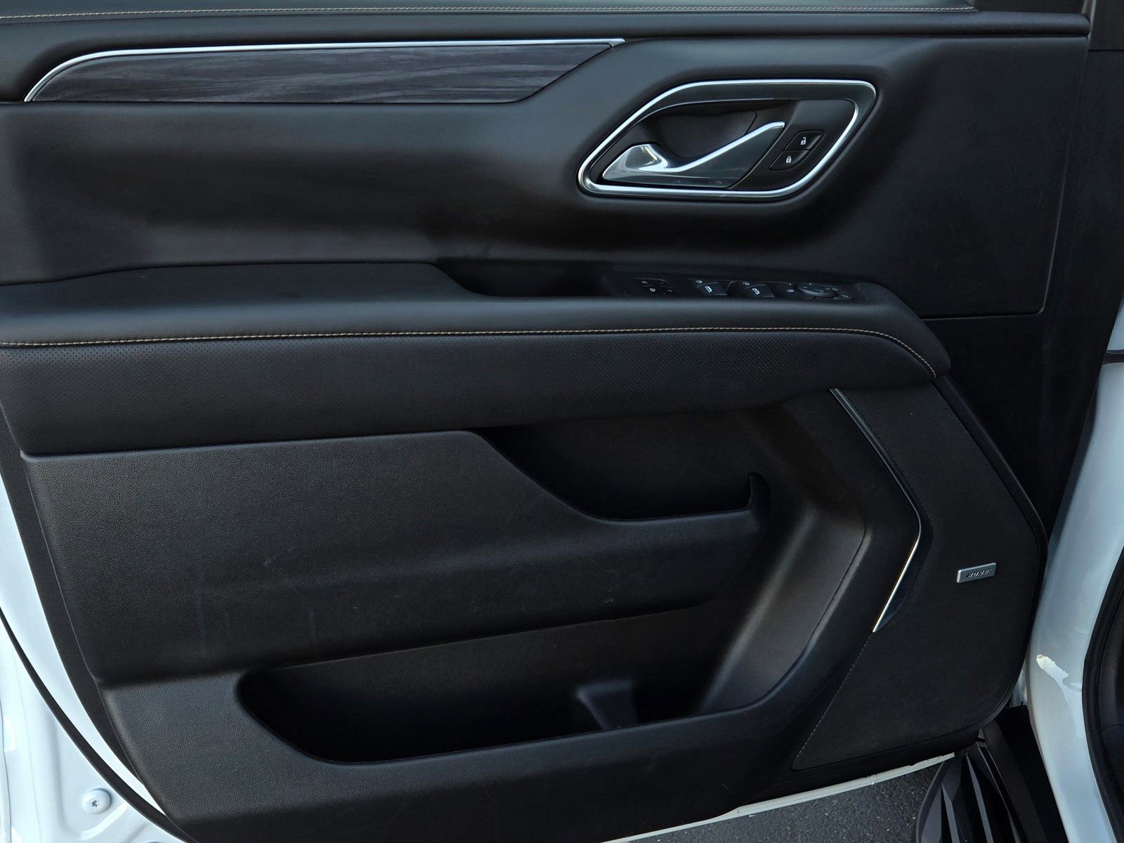 Used 2024 GMC Yukon XL SLT image 9