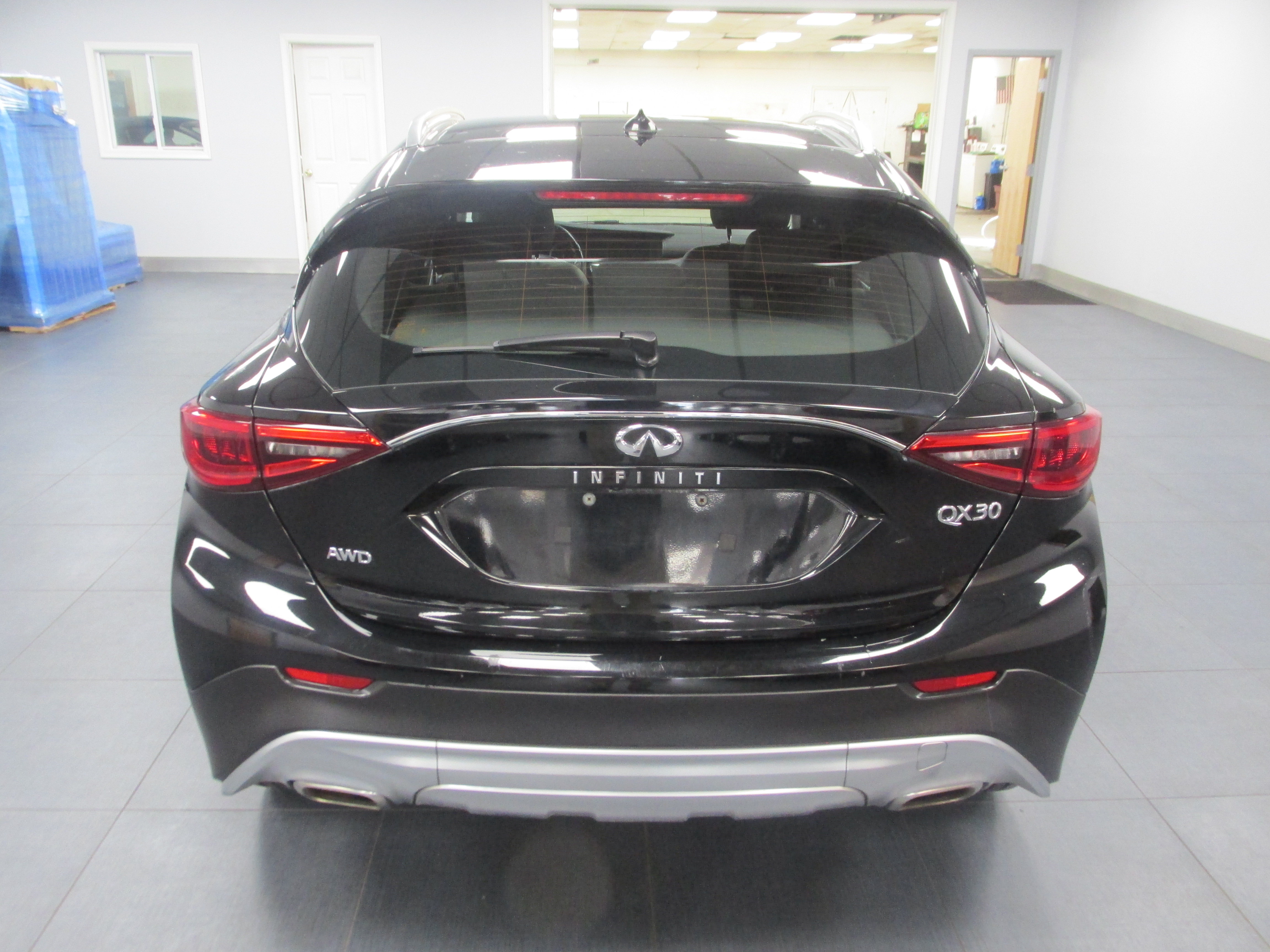 Used 2017 INFINITI QX30 AWD image 6
