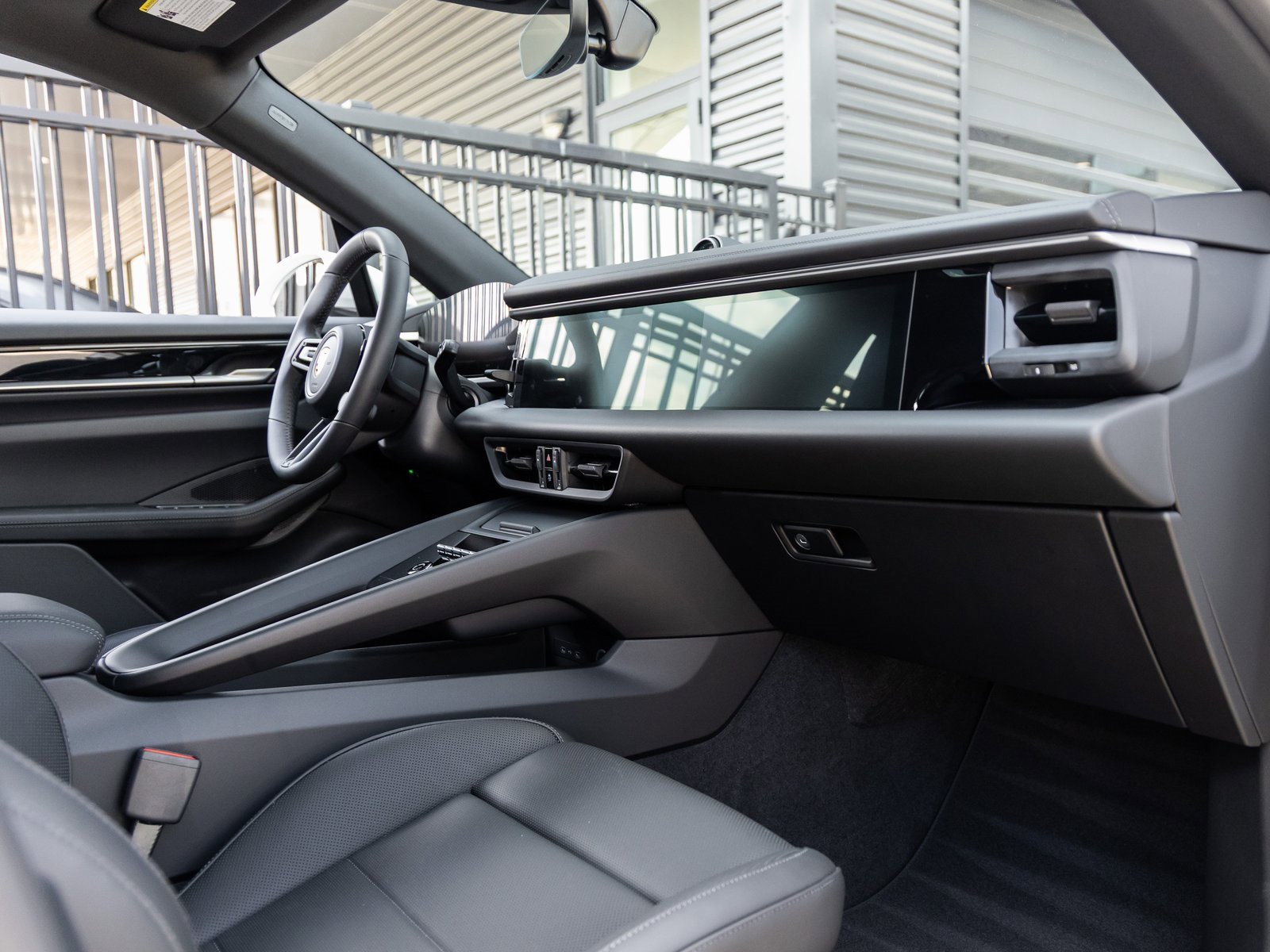 Used 2025 Porsche Macan 4S Electric image 45