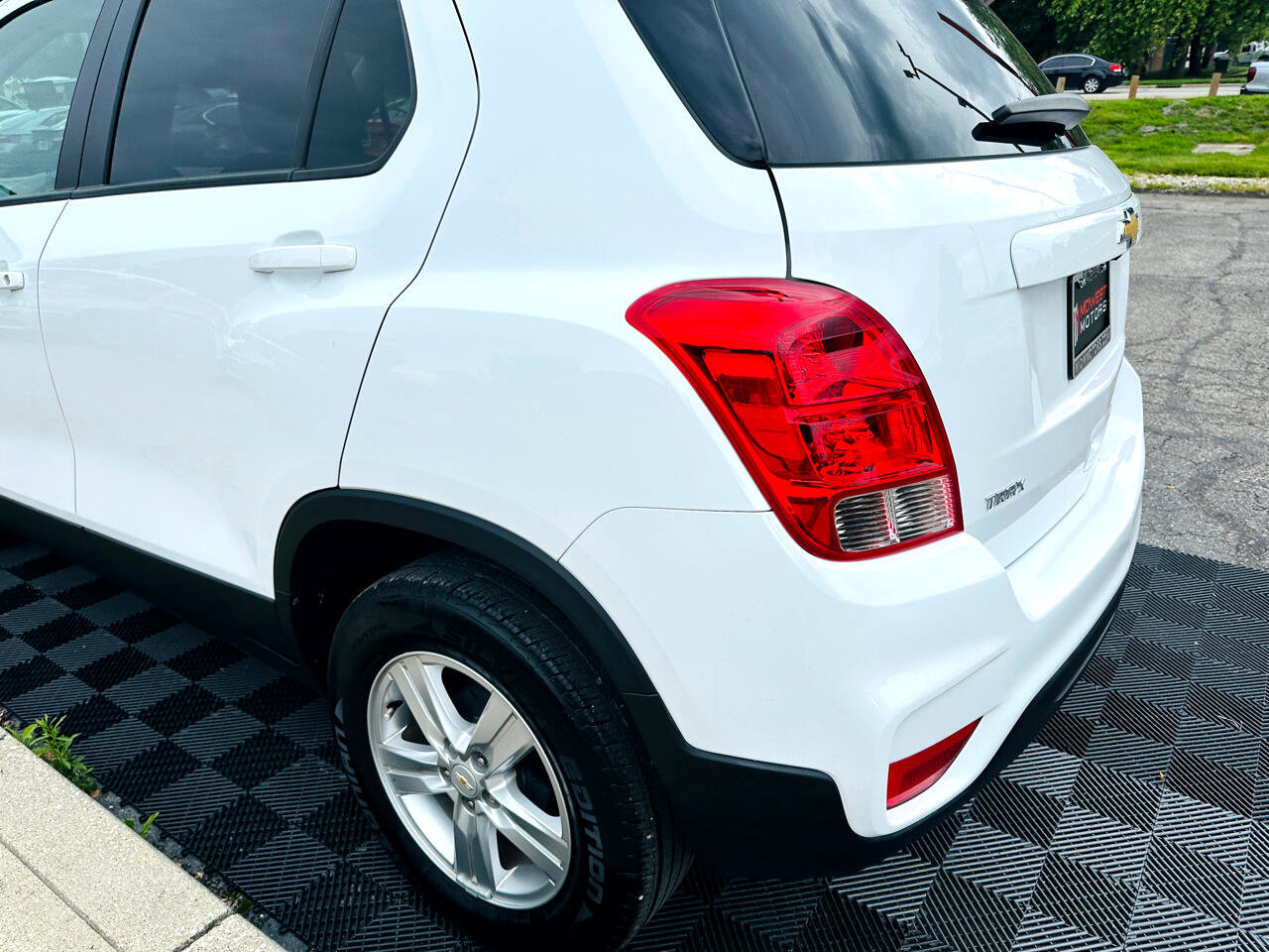 Used 2022 Chevrolet Trax LS w/ Tint and Cruise Package image 13