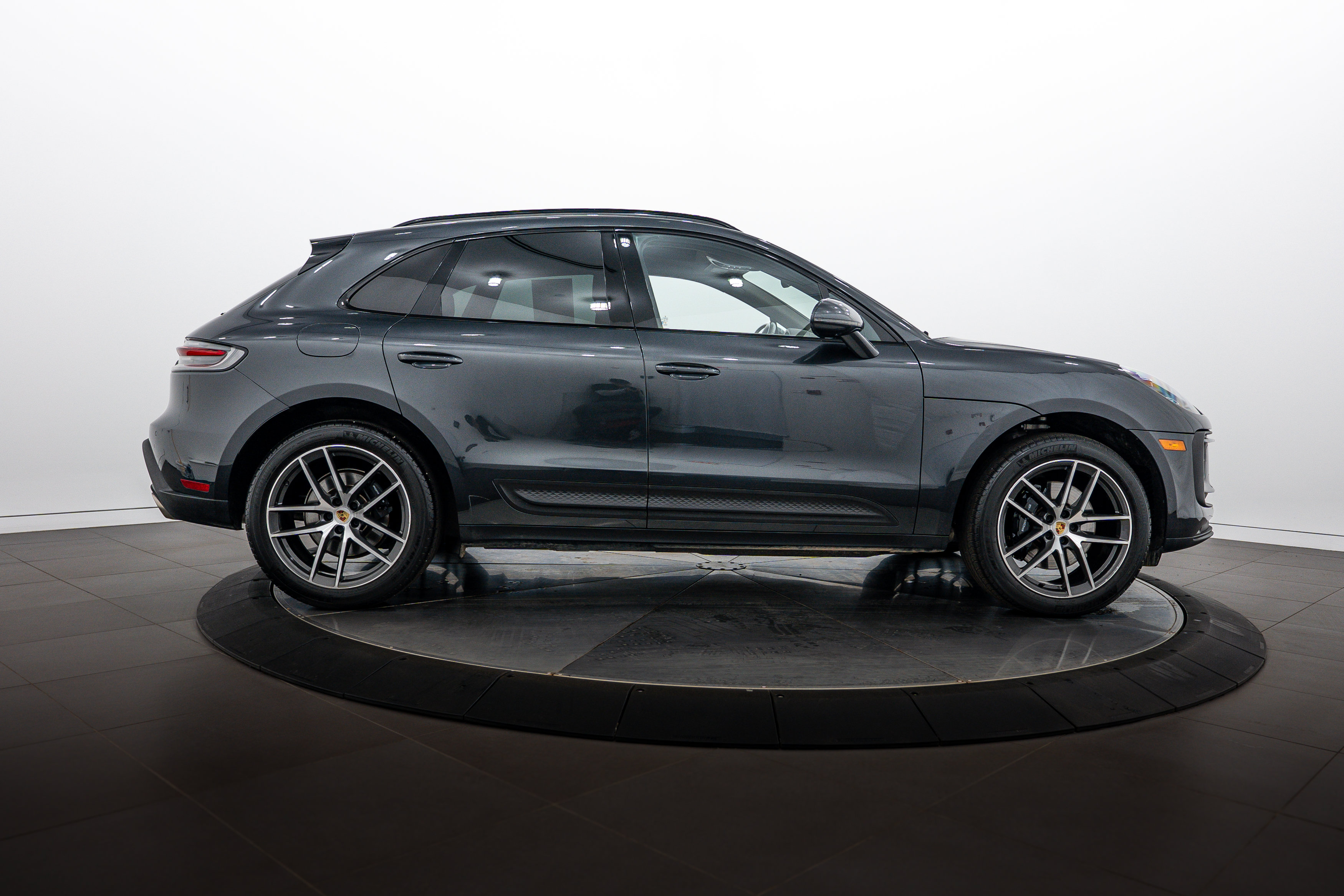 Certified 2024 Porsche Macan S AWD/4WD image 8