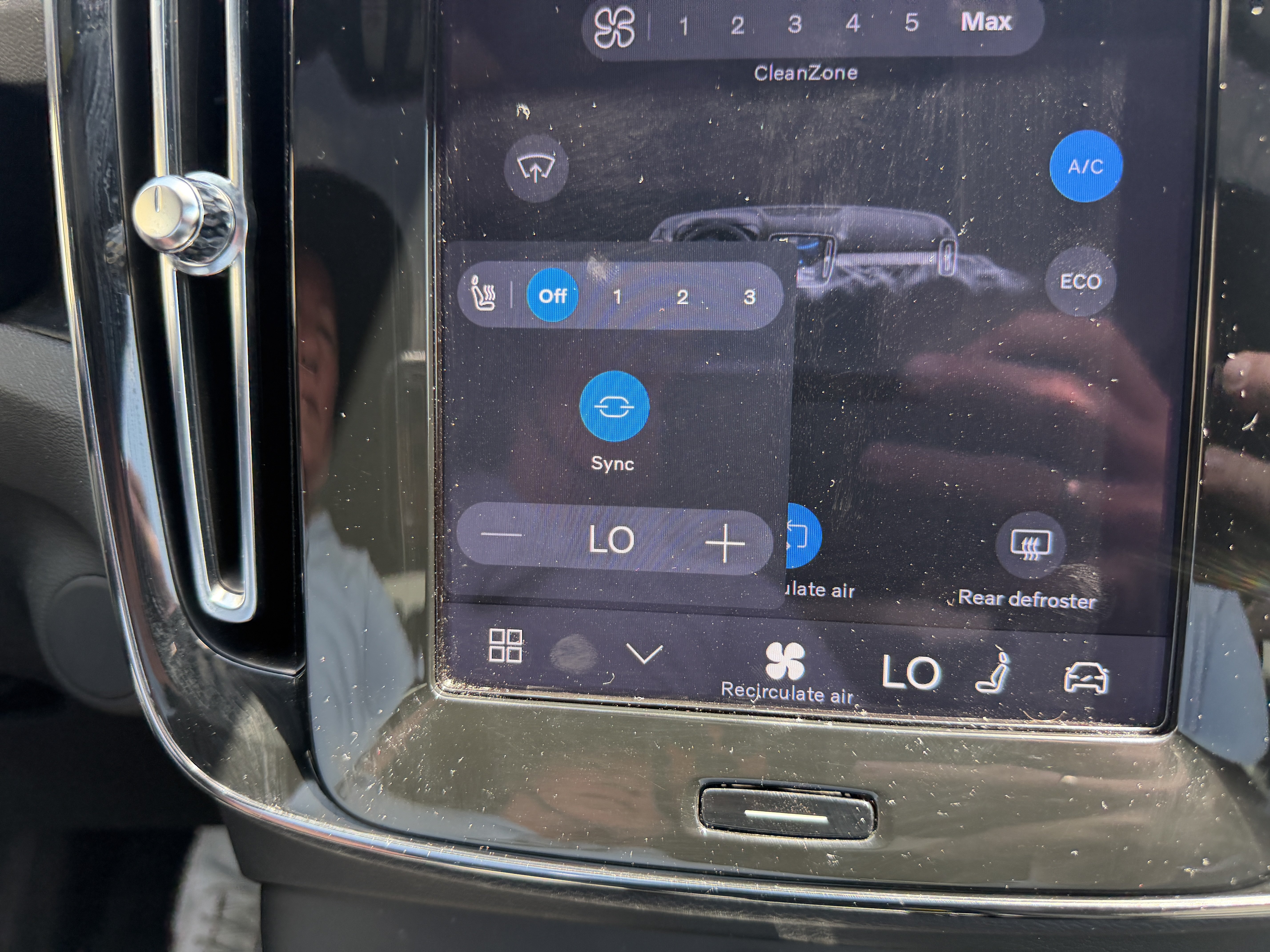 Certified 2023 Volvo C40 Recharge Core AWD/4WD image 21