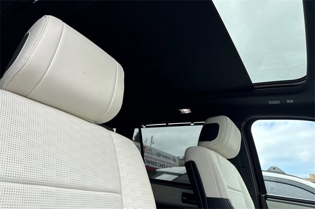 Used 2025 Toyota Sequoia Capstone image 16