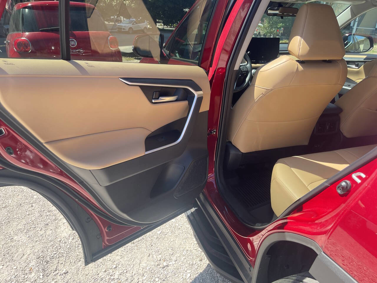 Used 2023 Toyota RAV4 XLE Premium image 21