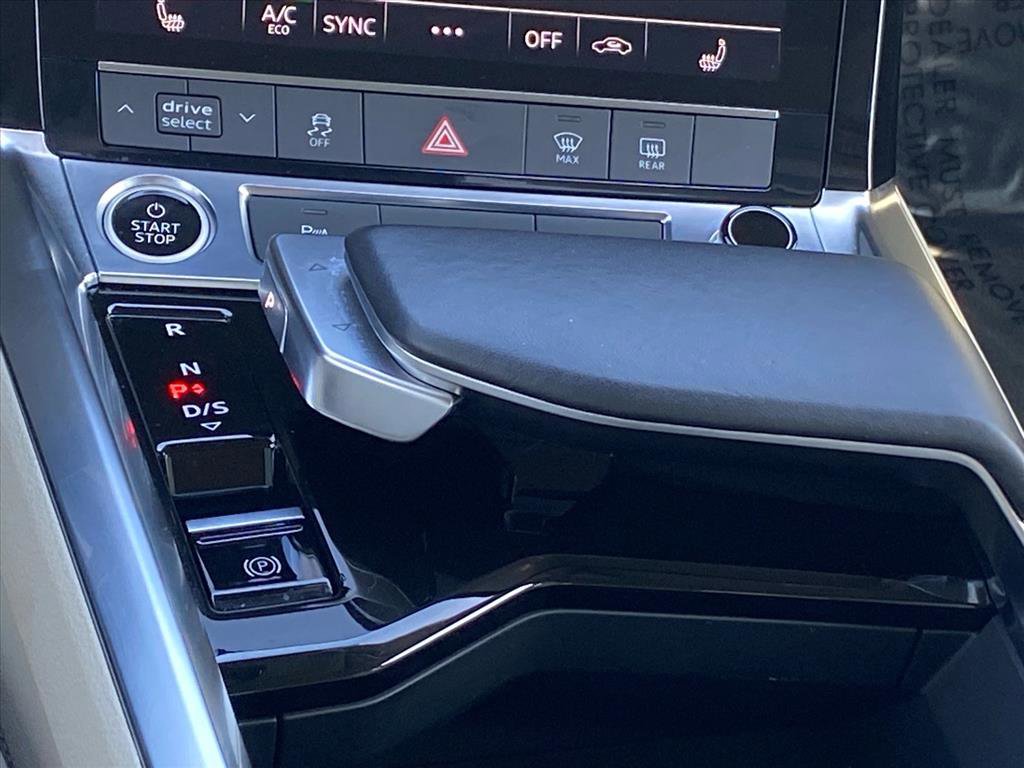 Used 2022 Audi e-tron Premium w/ Convenience Plus Package image 10