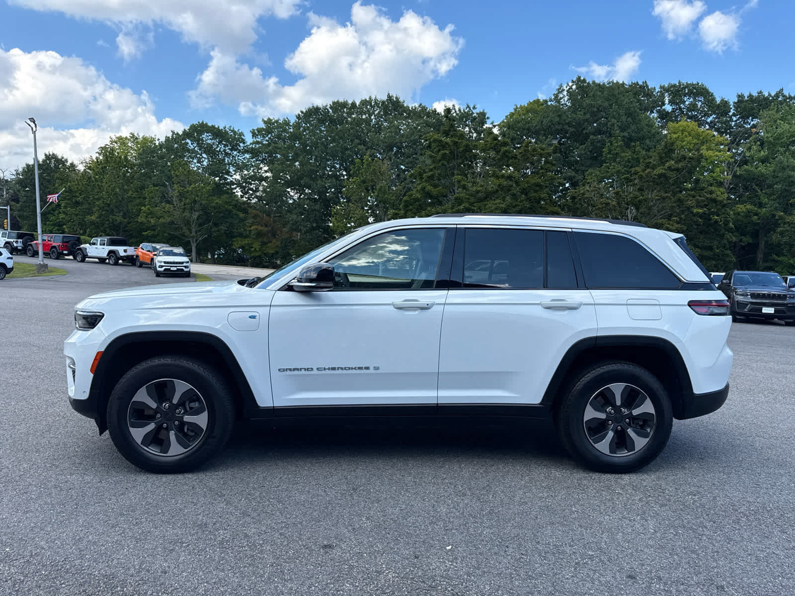 Used 2023 Jeep Grand Cherokee 4WD 4xe w/ Luxury Tech Group II image 8