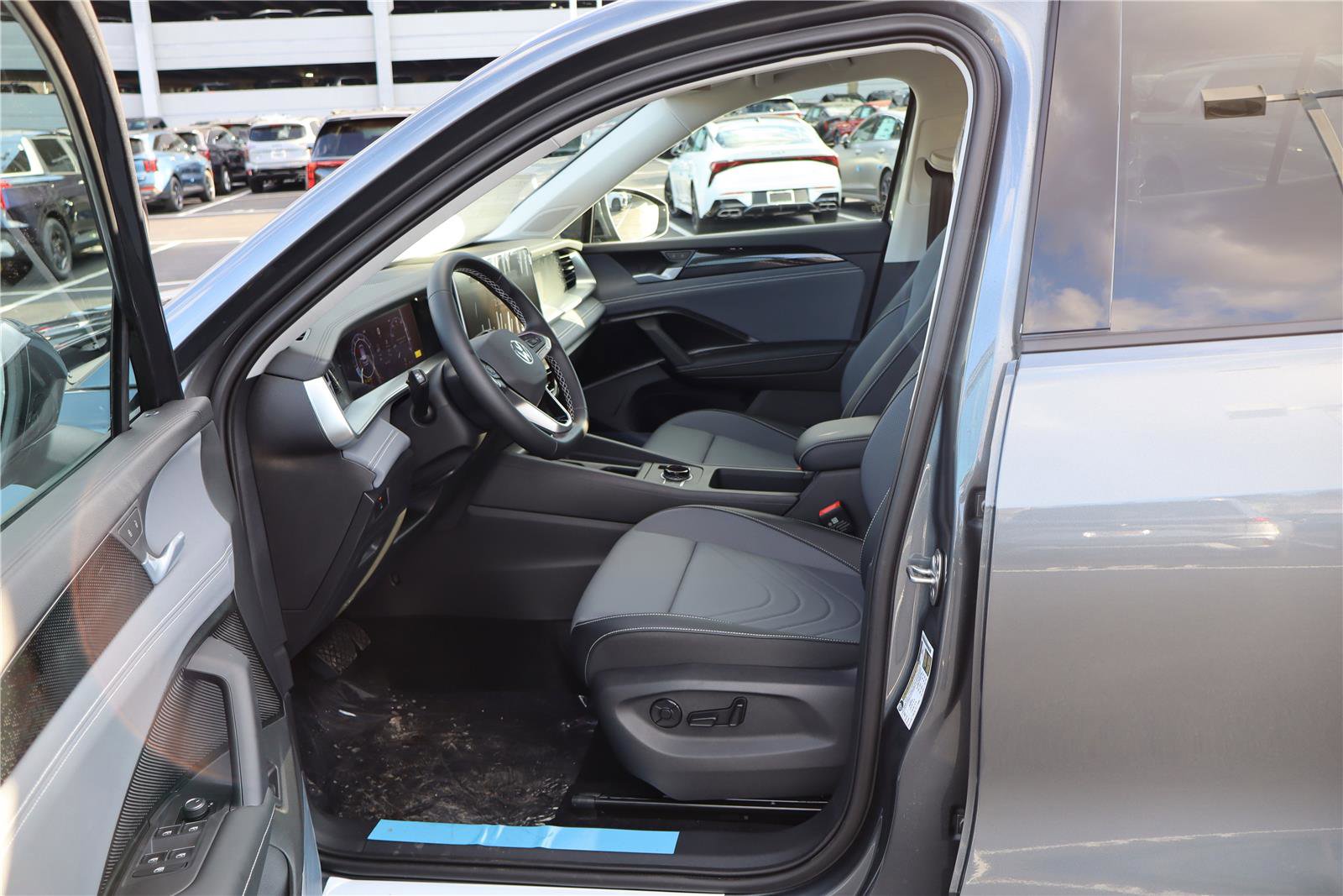 New 2026 Volkswagen Tiguan SE image 14