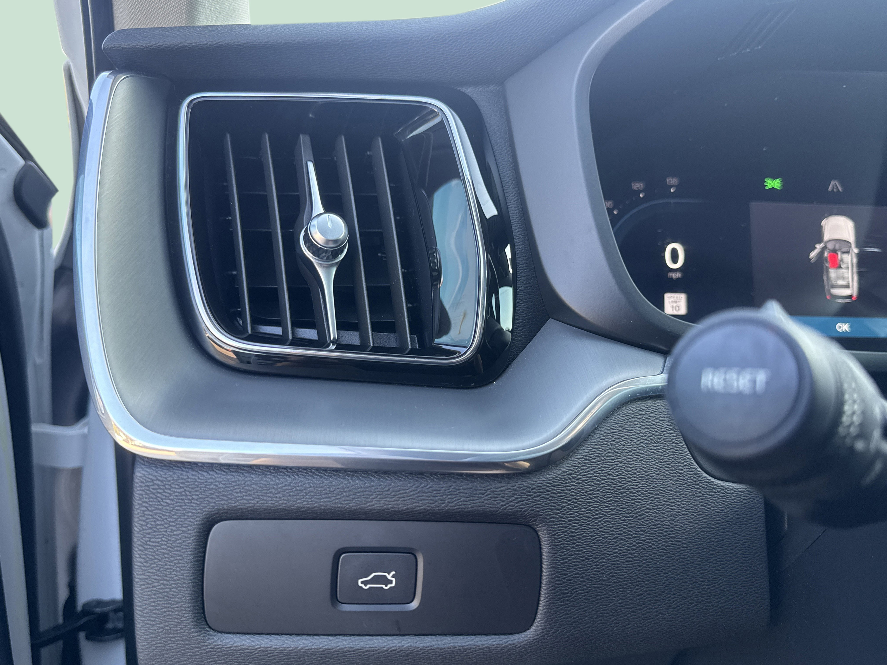 Used 2023 Volvo XC60 B5 Core image 55