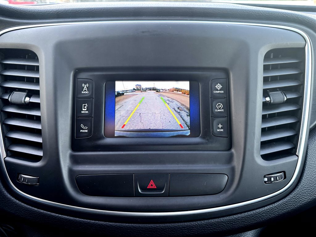 Used 2015 Chrysler 200 Limited w/ Convenience Group image 4