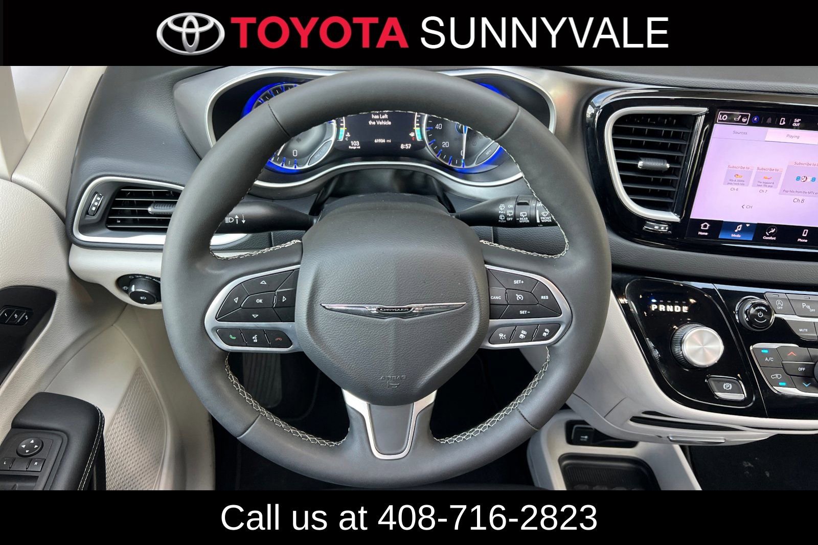 Used 2023 Chrysler Pacifica Touring-L image 18