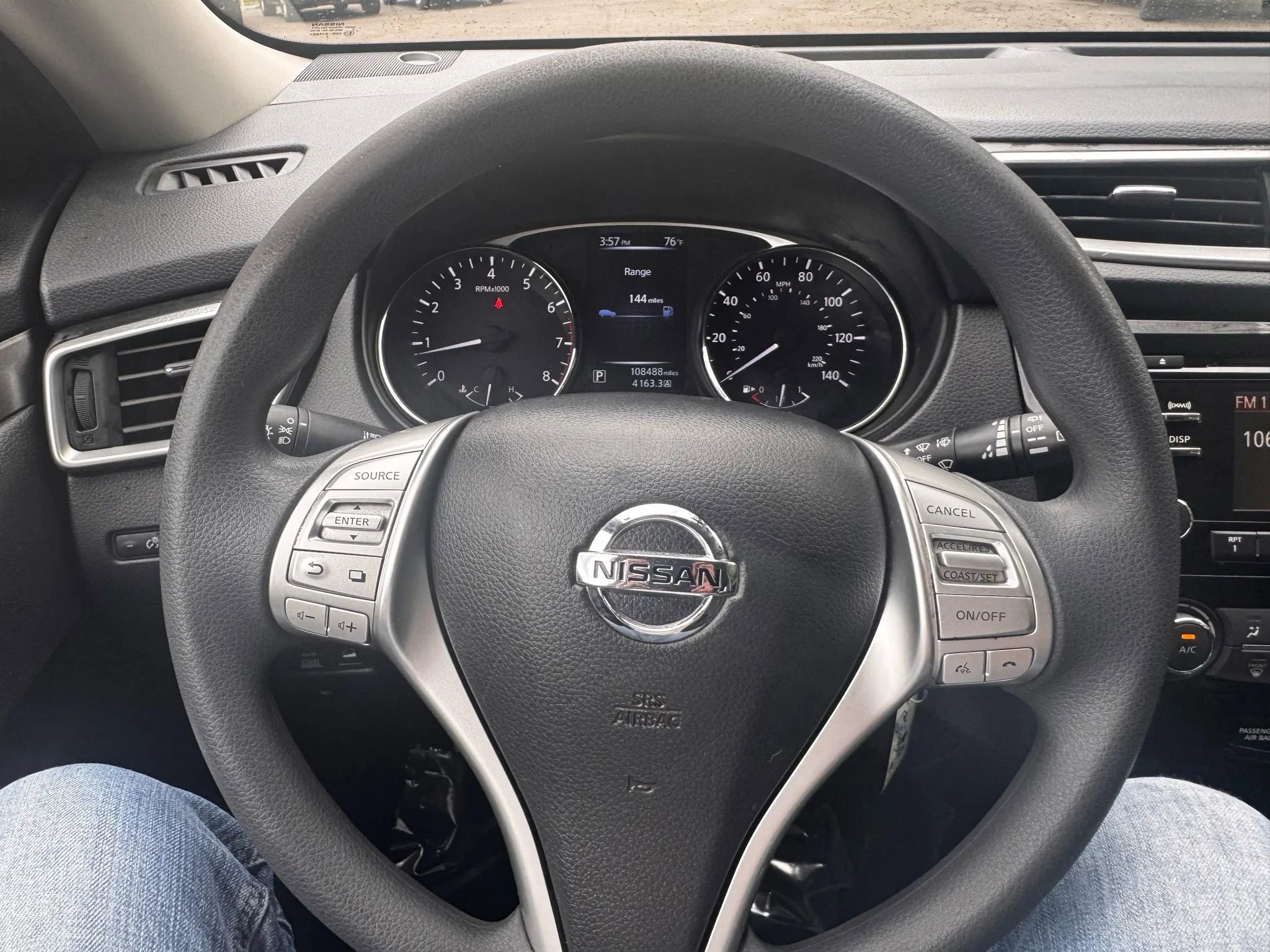 Used 2015 Nissan Rogue S image 28