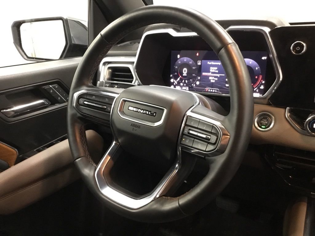 Used 2023 GMC Canyon Denali image 28