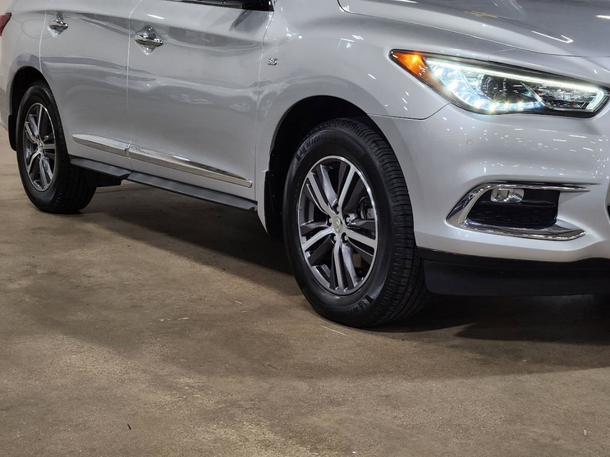Used 2019 INFINITI QX60 Luxe w/ Essential Package image 16