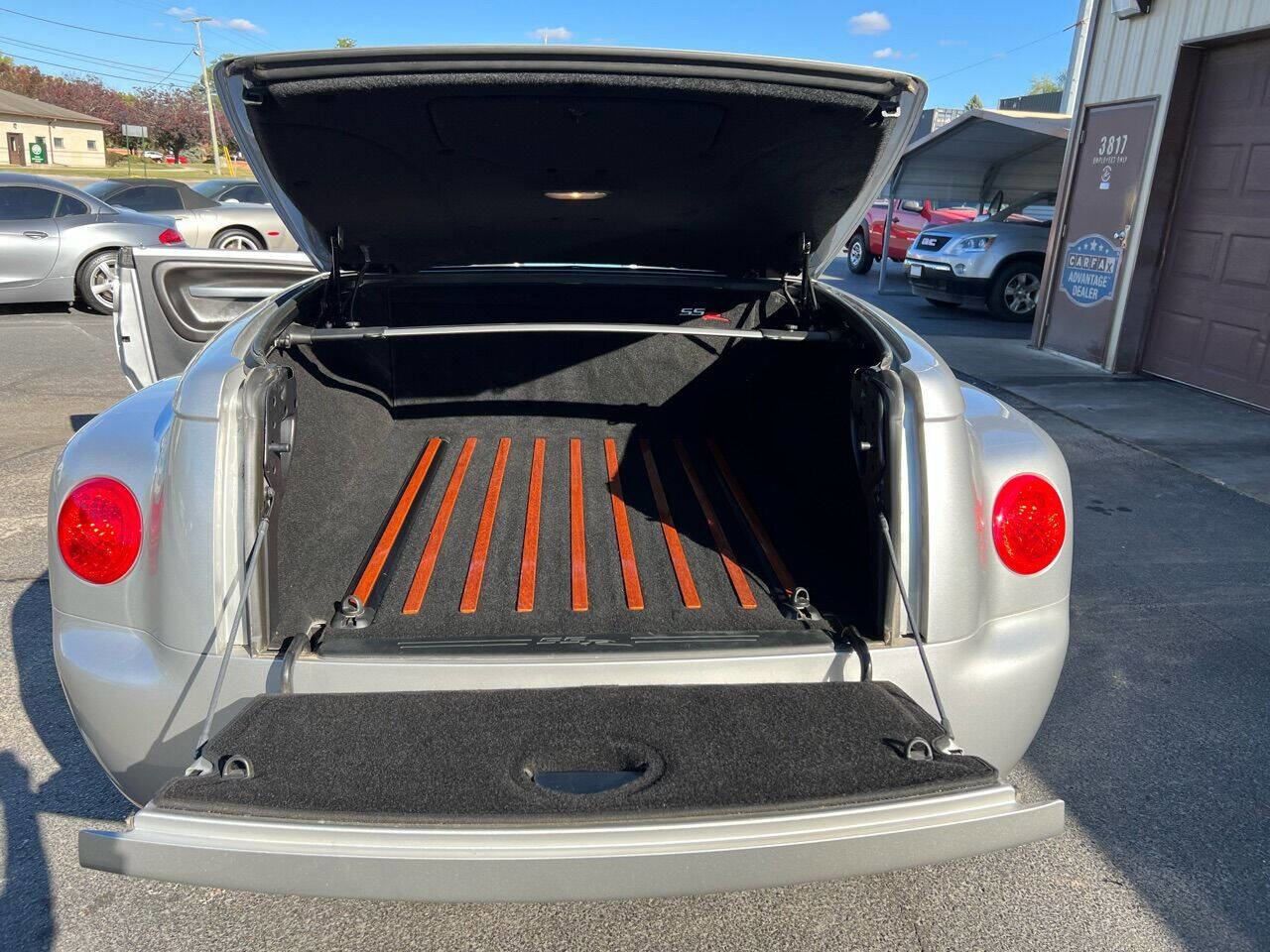 Used 2004 Chevrolet SSR w/ Preferred Equipment Group RWD image 60