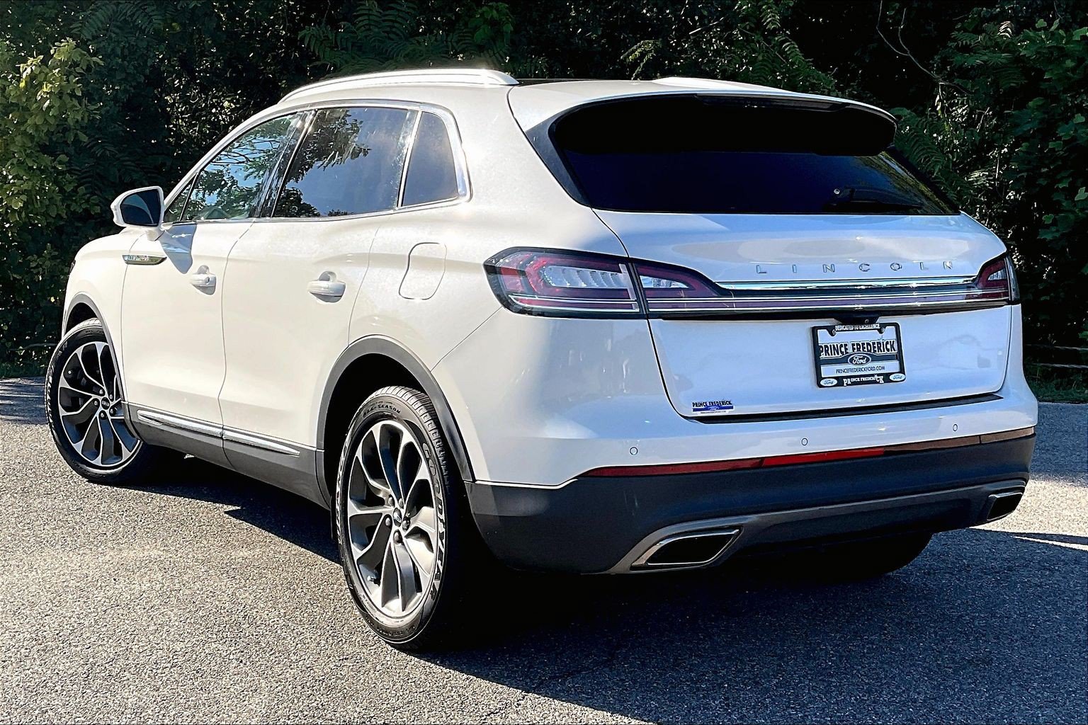 Used 2022 Lincoln Nautilus Reserve AWD/4WD image 12