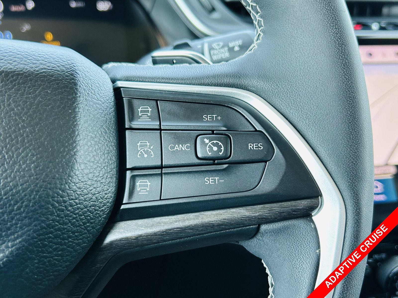 Used 2023 Jeep Grand Cherokee Limited w/ Luxury Tech Group II AWD/4WD image 9