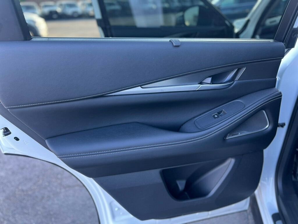 Used 2024 INFINITI QX60 Luxe w/ Vision Package image 18