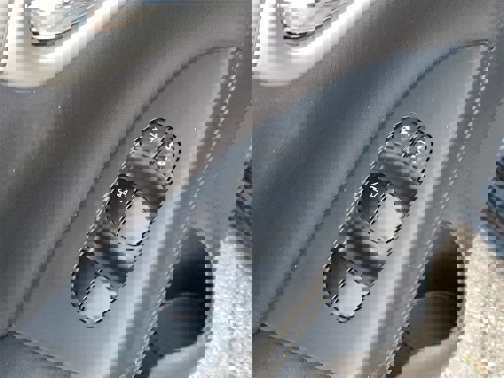 Used 2015 Nissan Sentra S image 20