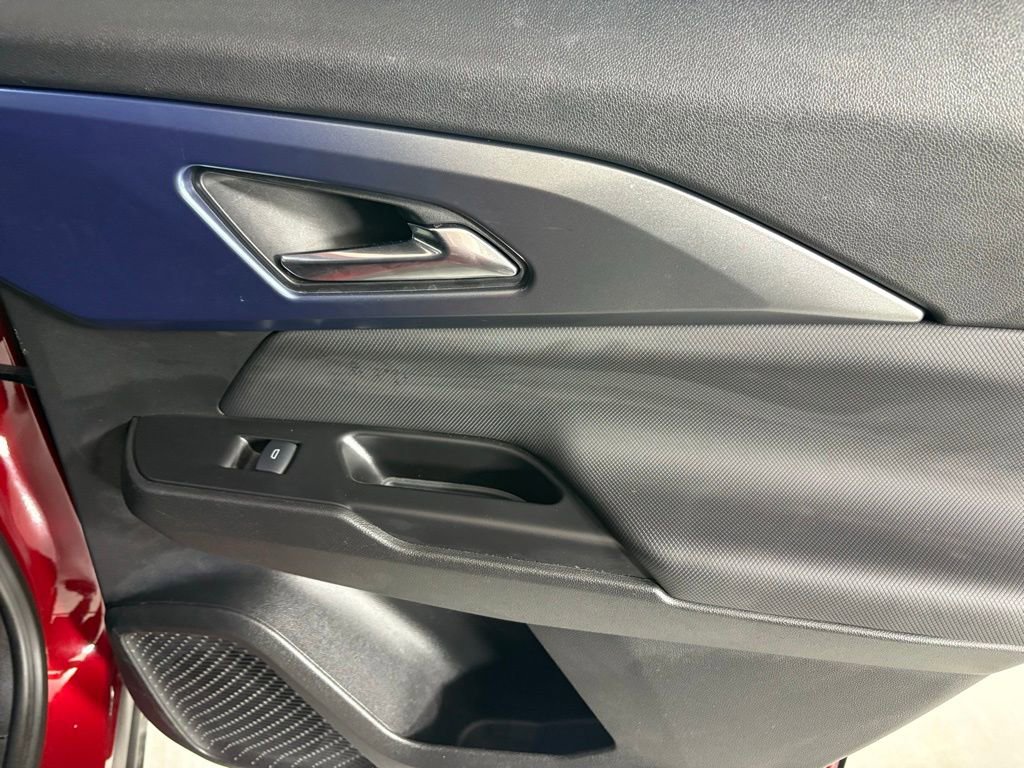 Used 2025 Chevrolet Equinox EV LT w/ Convenience Package image 18