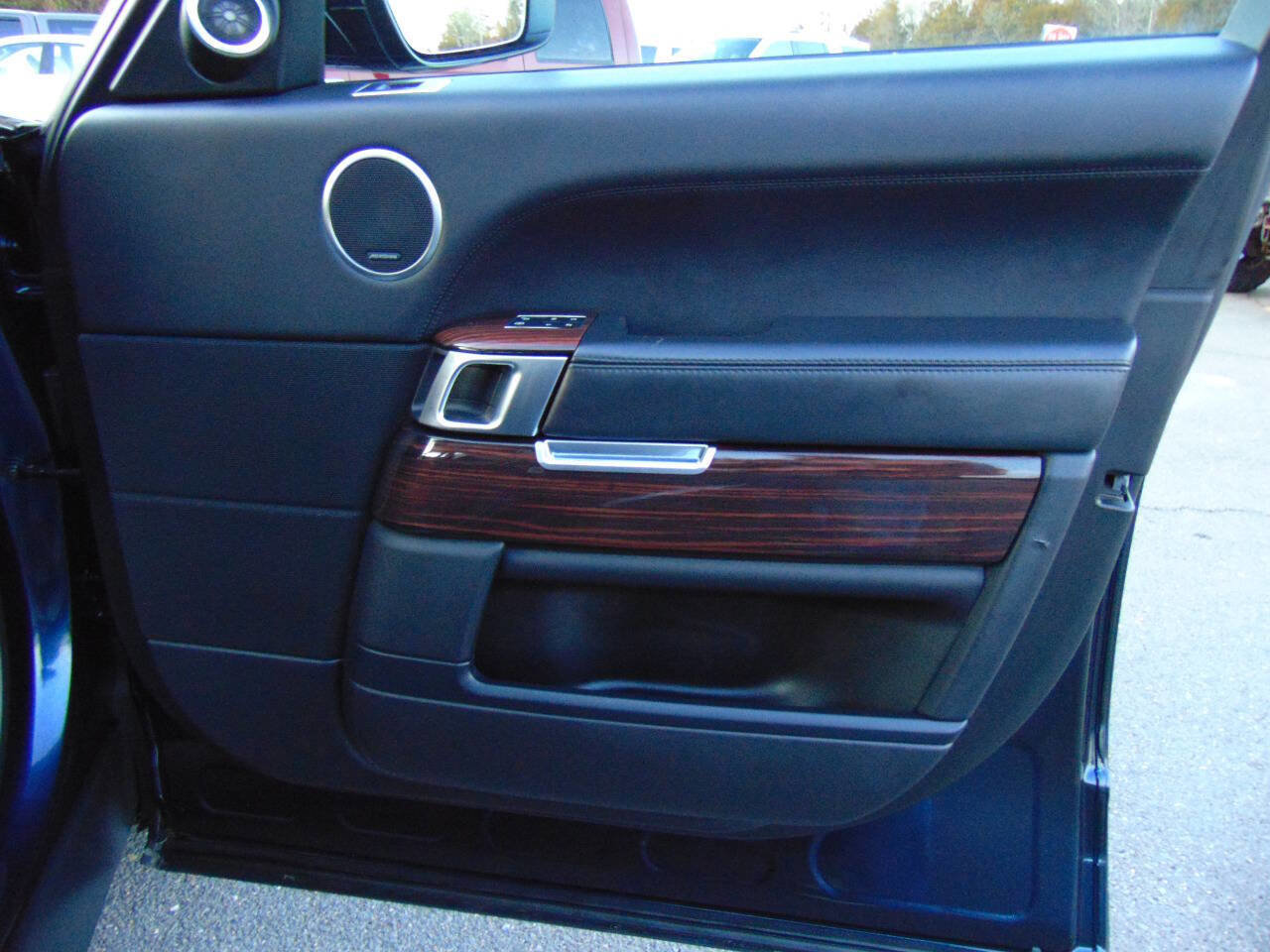 Used 2017 Land Rover Range Rover HSE image 49