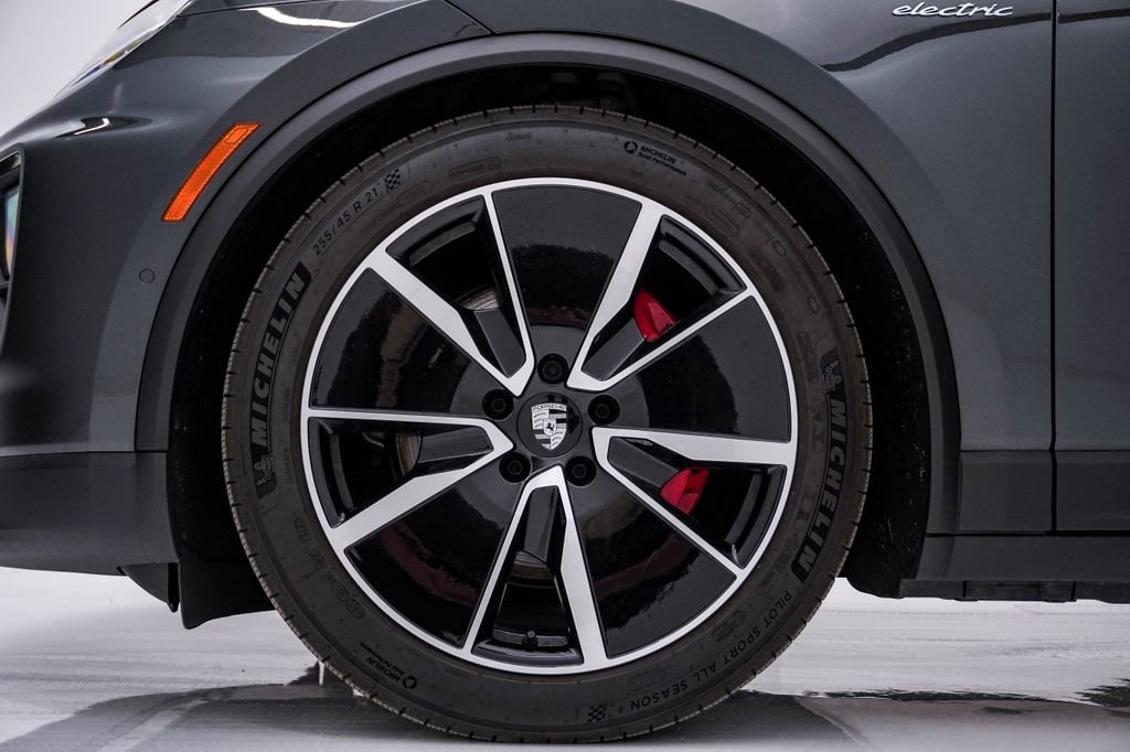 Certified 2025 Porsche Macan 4S Electric image 13