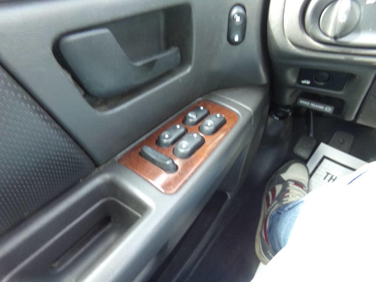 Used 2004 Ford Taurus SEL image 10