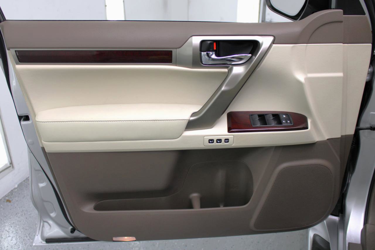 Used 2018 Lexus GX 460 Luxury w/ Preferred Accessory Package image 35