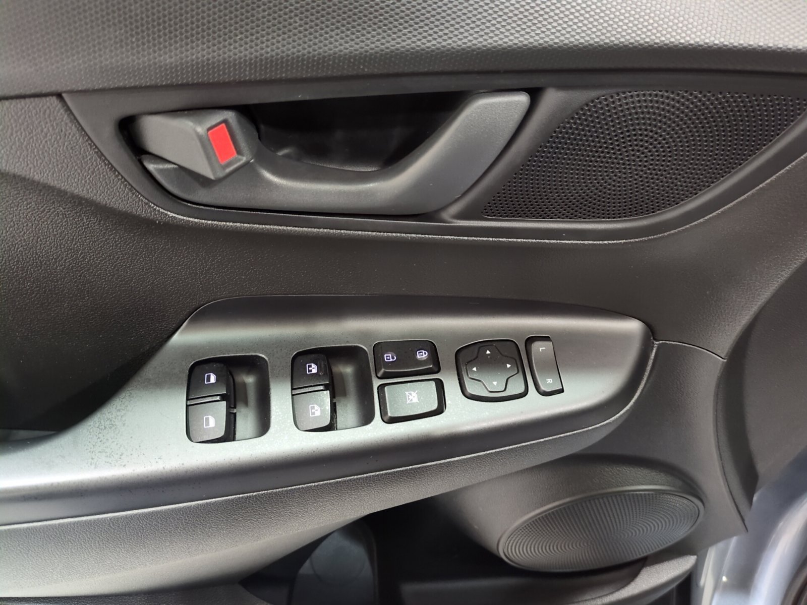 Used 2018 Hyundai Kona SEL AWD/4WD image 16