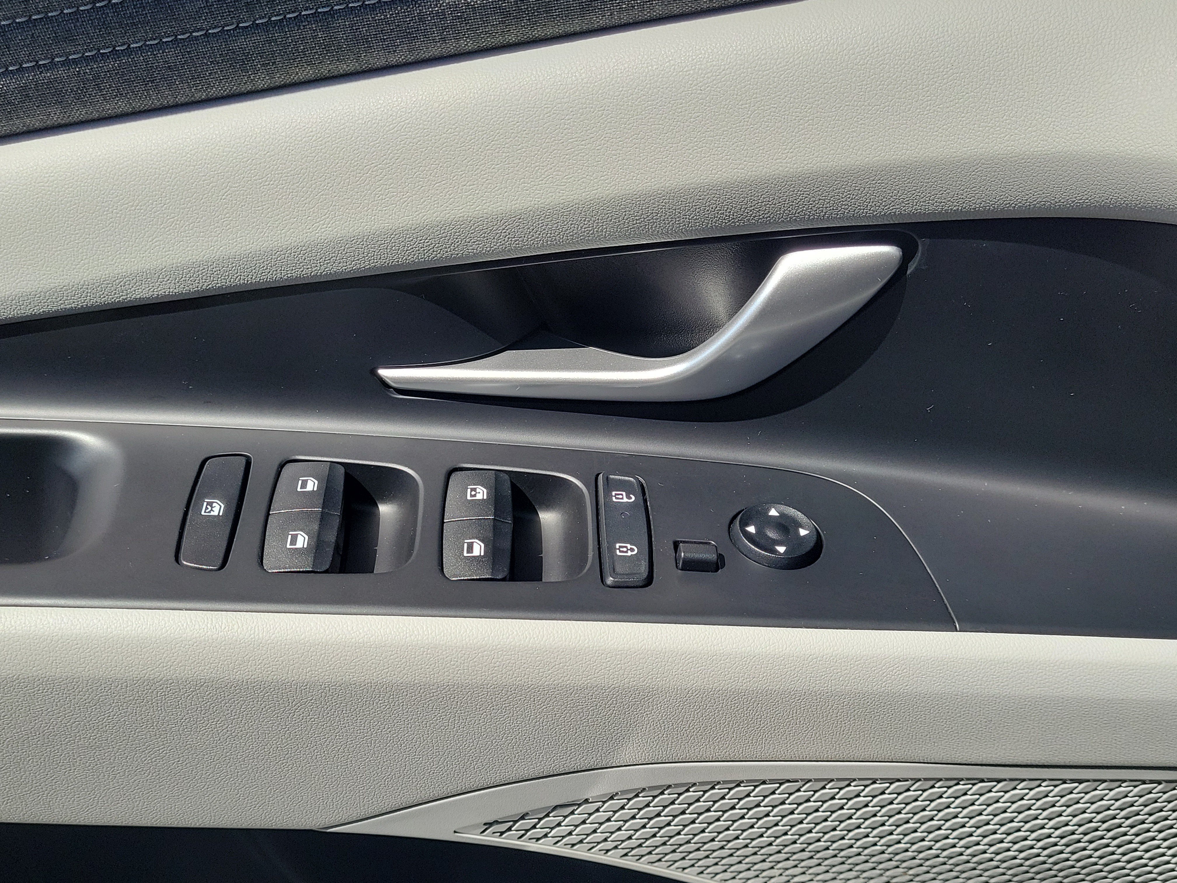 Used 2024 Hyundai Elantra Limited FWD image 27
