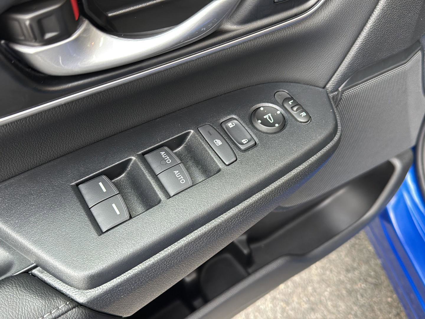 Used 2022 Honda CR-V Touring image 31