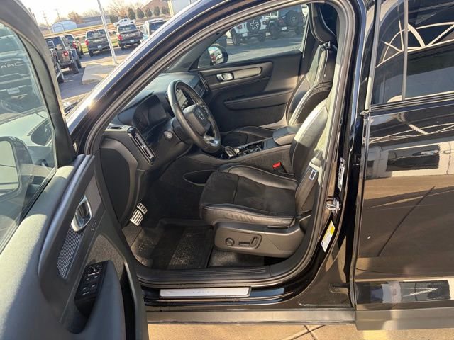 Used 2021 Volvo XC40 T4 R-Design w/ Climate Package image 12