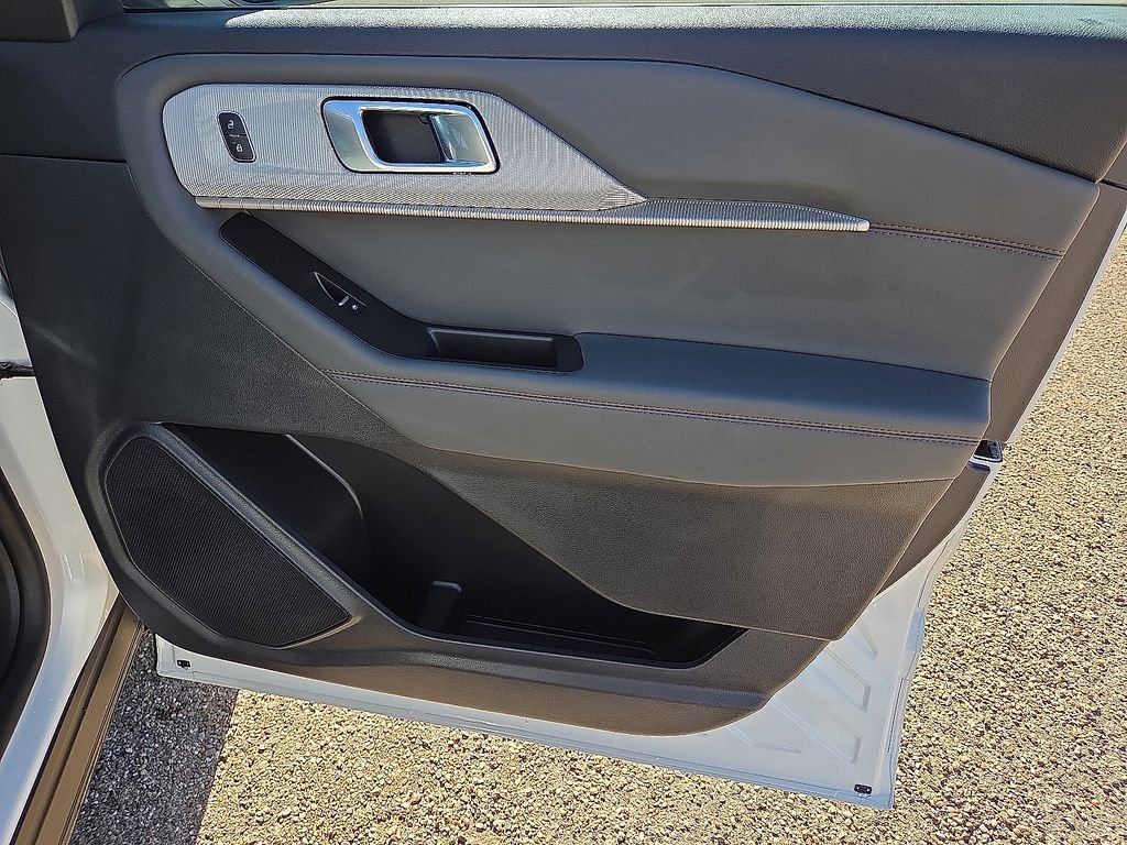 Used 2025 Ford Explorer Active w/ Active Comfort Package image 15