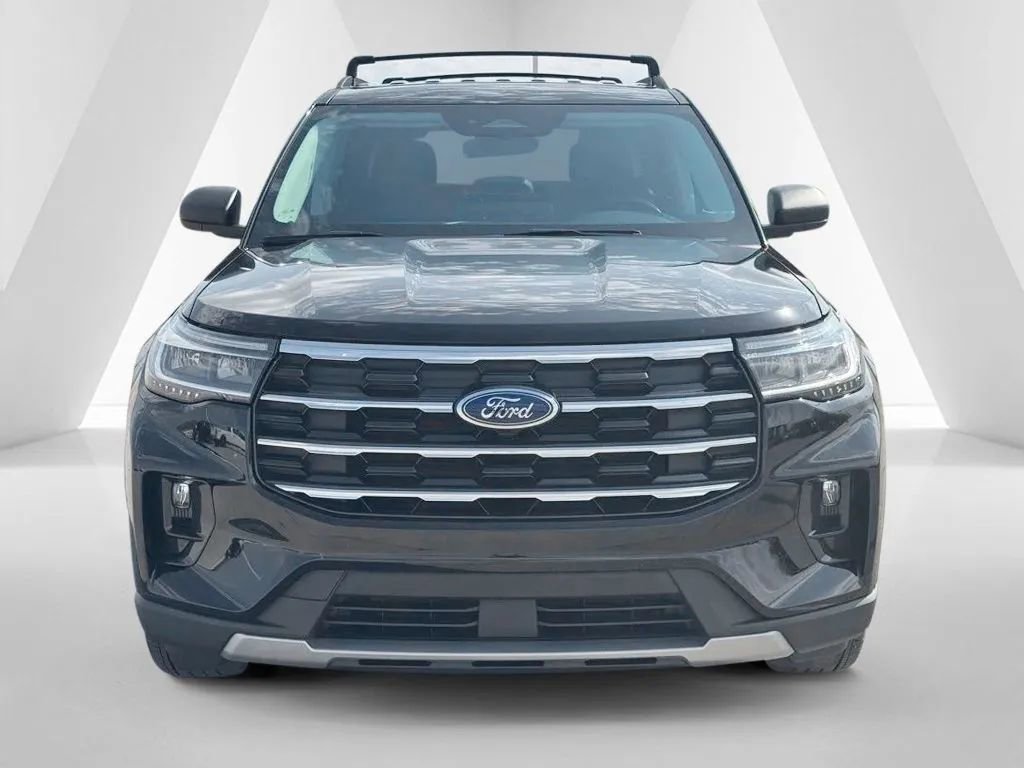 Used 2025 Ford Explorer Active w/ Active Comfort Package AWD/4WD image 2