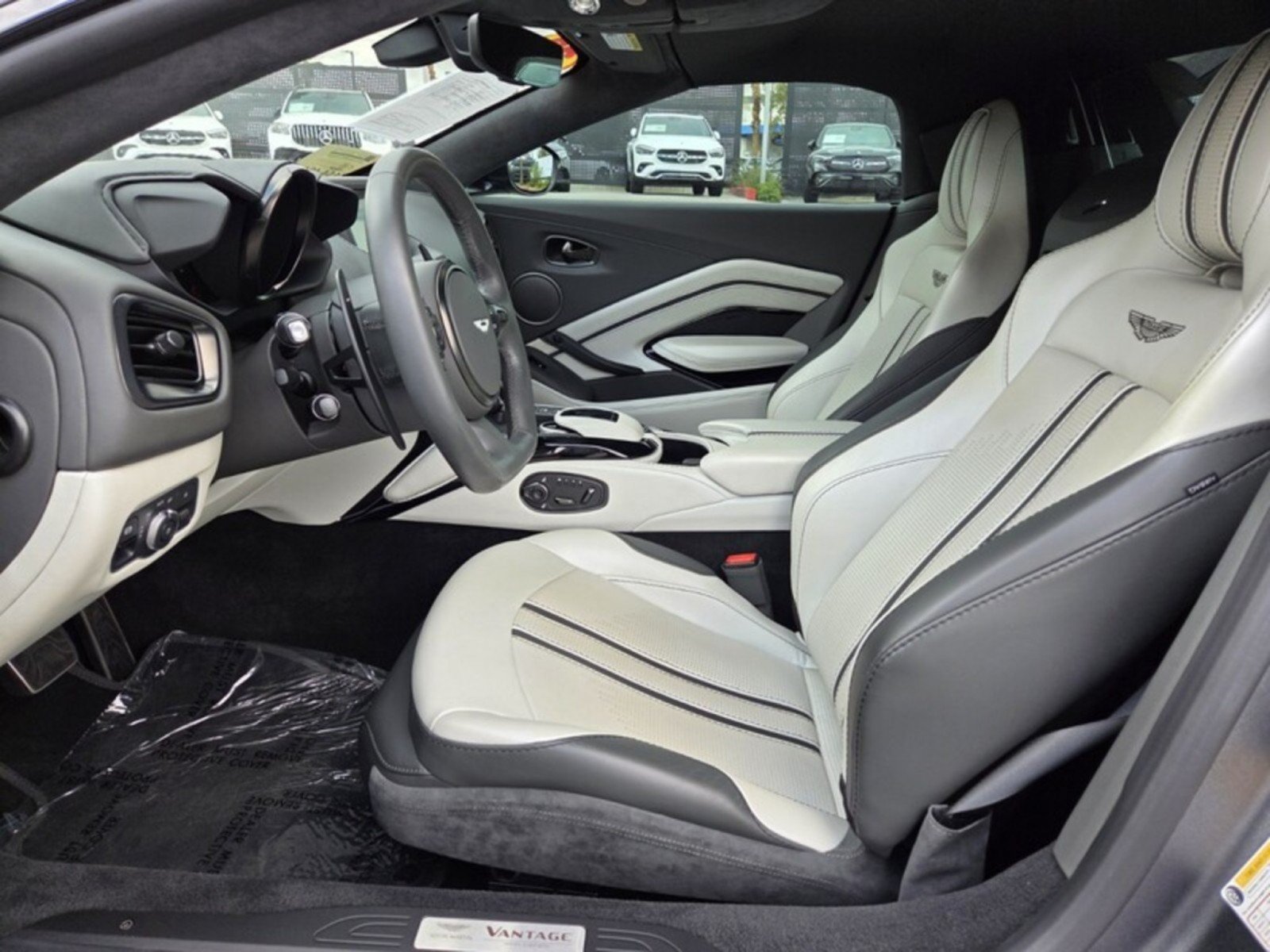 Used 2023 Aston Martin V8 Vantage Roadster RWD image 13